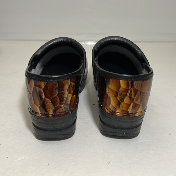 Dansko Leather Abstract Reptile Clogs Size 37 US Size 6.5 - 7 wearable art - Picture 5 of 12